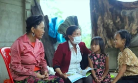 Cô Nguyễn Thị Chiên động viên học sinh học bài