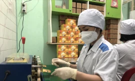 Hàng giá rẻ xuyên biên giới: Món hời không dễ 'ăn'