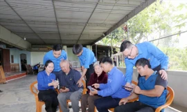 Gõ từng nhà triển khai 'Bình dân học vụ số'