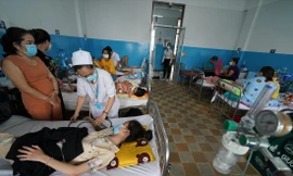 Dịch sốt xuất huyết tăng nhanh đang gây áp lực lên hệ thống điều trị. Ảnh: Phạm Nguyễn 