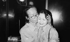 Trịnh Công Sơn: “Khi nghe Khánh Ly hát, tôi luôn có cảm giác cô ấy không phải chỉ hát cho tôi mà dường như cho chính sự oan trái của đời mình, hát cho số phận mình. Các ca sĩ sau này ít ai hỏi tôi vì sao tôi viết như thế, câu này có nghĩa gì. Có lẽ sự khác biệt là ở đó”. Ảnh: N.M.Hà