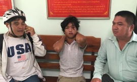 Ngẫu hứng, thanh niên châm lửa đốt chòi quán café lúc nửa đêm