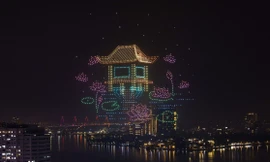 Cuối tuần này, giới trẻ Hà Nội lại được chiêm ngưỡng màn trình diễn drone tại Hồ Tây