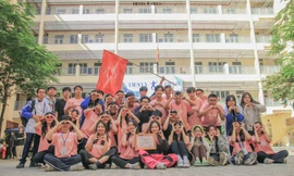 Hà Nội: "Bữa tiệc" vũ đạo hoành tráng Flashmob Day của teen THPT Chuyên Sư phạm