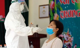 Hà Nội phun khử khuẩn quanh hồ Gươm, Đồng Nai chuẩn bị bệnh viện dã chiến số 7
