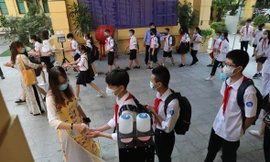 Sáng 23/8: Thêm 2 địa phương lùi lịch tựu trường, 22 tỉnh thành cho học sinh tới trường