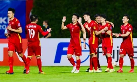 Phan Văn Đức đăng ảnh con gái để cổ vũ tinh thần, bình luận của Hoàng Đức mới gây chú ý