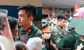 Thượng úy Lê Hoàng Hiệp thu hút sự chú ý đặc biệt của giới trẻ tại ga Hà Nội