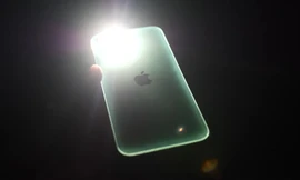 Thường xuyên sử dụng chế độ đèn pin liệu có khiến điện thoại nhanh hỏng?