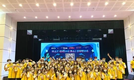 Sinh viên ĐH Kinh tế Quốc dân "cháy" hết mình tại Gala vinh danh sinh viên 5 Tốt 2022