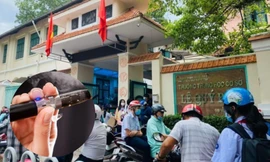 Nam sinh lớp 7 phải rửa dạ dày sau khi hút thuốc lá điện tử của bạn cùng trường