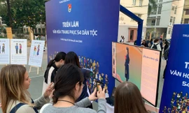 Triển lãm văn hóa trang phục 54 dân tộc Việt Nam thu hút đông đảo đoàn viên, thanh niên