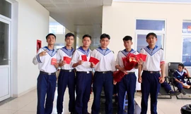 Sôi nổi không khí Chủ Nhật Đỏ với những nụ cười rạng rỡ của người trẻ đi hiến máu