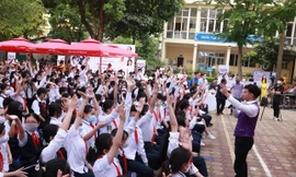 NSƯT Xuân Bắc trò chuyện cùng teen: "Bao nhiêu bạn có cảm giác nhiều lúc bố mẹ không hiểu mình?”