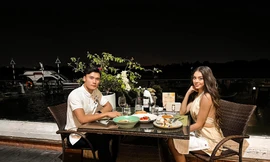 Bà xã thủ môn Bùi Tiến Dũng vẫn đi giày cao gót dù đang mang thai, nhan sắc ngày càng xinh đẹp