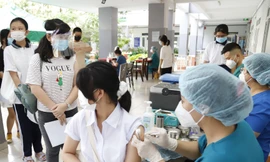 Nhiều địa phương cho học sinh trở lại trường, trong đó có teen lớp 9 ngoại thành Hà Nội