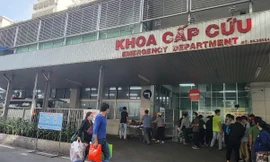 Thêm 1 phụ huynh mất 100 triệu vì kịch bản “con cấp cứu ở Chợ Rẫy”