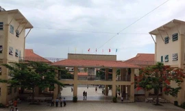 Học sinh lớp 7 ở TP.HCM rơi lầu đa chấn thương, lý do "bạn trai lớp 9 chia tay để ôn thi"?