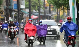 Chiều tối nay miền Bắc sẽ có mưa dông trở lại, thời tiết mát mẻ trong vài ngày tới