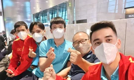 Đội tuyển Việt Nam tới Ả Rập Xê-út: Văn Toàn, Tiến Linh than mệt, Hải Quế lại rất vui vẻ
