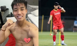 Văn Thanh chụp ảnh cởi trần khoe múi, Bùi Tiến Dũng thốt lên: "Trong bụng có sắt hay sao?"