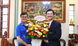 Bí thư thứ nhất Trung ương Đoàn thăm, chúc mừng ngày Nhà giáo Việt Nam 20/11