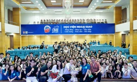 Sinh viên Ngoại giao học sáng tạo nội dung cùng Tun Phạm, Làn và founder Nuôi Em