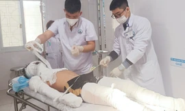 Nghệ An: Tự đốt pháo hoa khi ở nhà một mình, nam sinh lớp 11 bị bỏng giác mạc và toàn thân