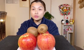 Quỳnh Trần JP lên tiếng vụ ăn bàn chân gấu, than thở áp lực làm clip YouTube nuôi gia đình