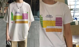 Nam sinh mặc áo in bảng tuần hoàn Hóa học, dân mạng thắc mắc "liệu có được vào phòng thi?"
