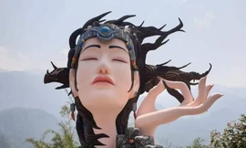 Sau Nữ thần tự do, Nữ hoàng băng giá Elsa, lại xuất hiện thêm "Nữ thần nhắm mắt" ở Sa Pa