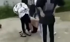 Nhóm nữ sinh THCS ở Bắc Giang đánh nhau rồi quay clip đăng lên mạng vì "yêu cùng bạn trai"