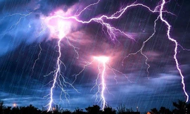 Từ vụ nam sinh lớp 10 ở Quảng Trị bị sét đánh tử vong: Cần làm gì để tránh nguy hiểm?