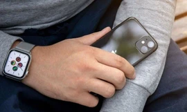 Dễ dàng định vị iPhone qua Apple Watch với tính năng mới trên iOS 17