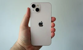 Cầm trên tay iPhone 13 "bằng xương bằng thịt": Tai thỏ nhỏ hơn, thời lượng pin vượt trội