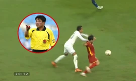"Còi vàng Việt Nam" phân xử tình huống thủ môn ĐT Thái Lan phạm lỗi ở ngoài vòng cấm địa