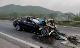 Vì sao Mercedes-Benz bị tai nạn bung túi khí nhưng người lái vẫn tử vong?