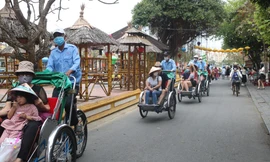 Du khách trở lại Hội An - ảnh Hoài Nguyễn