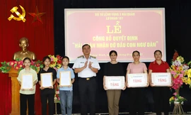 Hải quân nhận đỡ đầu con ngư dân tại Quảng Bình 