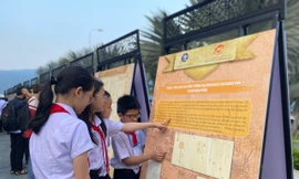 Gần 100 văn bản lưu hình dấu và bút tích Vua phê về vùng biển Đà Nẵng lần đầu được công bố 