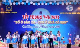 Tết Trung thu “Bố ở đảo xa, con ở nhà có bạn”