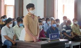 Bị cáo Dương n Định - Hạt trưởng Hạt kiểm lâm huyện Tây Hòa trước tòa - ảnh Huyền Anh 