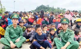 Mang Tết Trung thu đến với trẻ em người đồng bào dân tộc