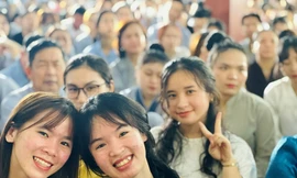 Nghìn bạn trẻ tham gia pháp thoại và khóa tu của sư thầy 'hot trend'