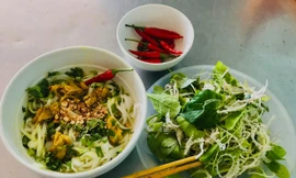 Quán mì độc chiêu 'thị trường bán 1 tô giá bao nhiêu thì quán tôi bán nửa giá'