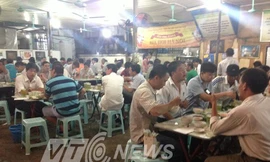 Quán bia hơi Hà Nội hốt bạc ngày nắng nóng