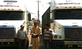 'Ớn lạnh' tài xế xe container