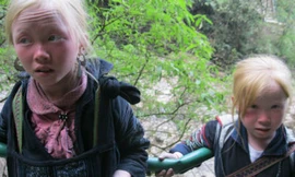 Chôn sống trẻ bị bạch tạng vì mê muội