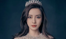 “Đại công chúa” Dior Angela Baby xinh đẹp rạng ngời trên bìa ELLE Trung tháng 8 