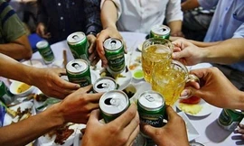 Công an xã bị gãy tay khi truy đuổi 6 người ăn nhậu trong mùa dịch